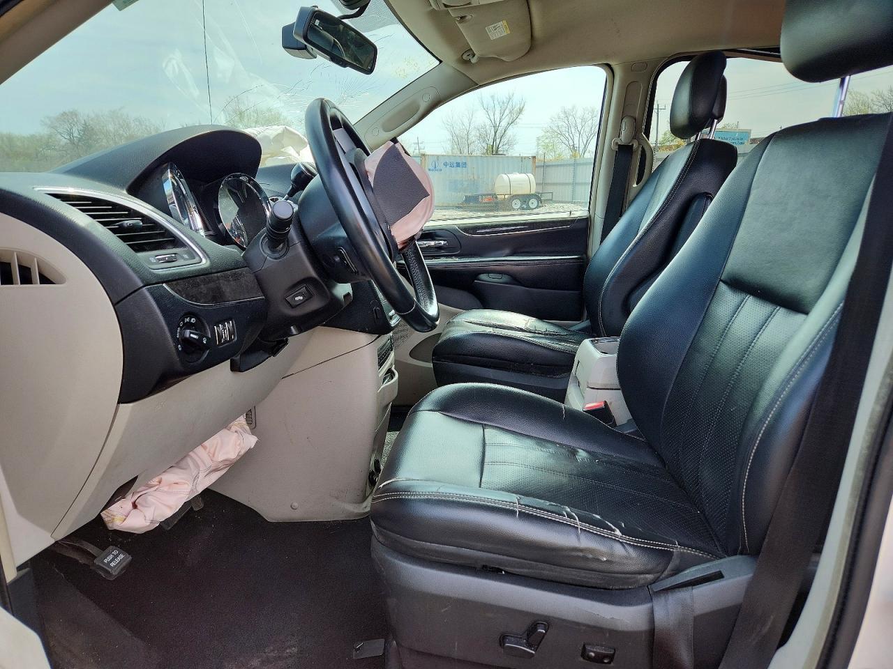 2011 Chrysler Town & Country Touring L - Фото 7