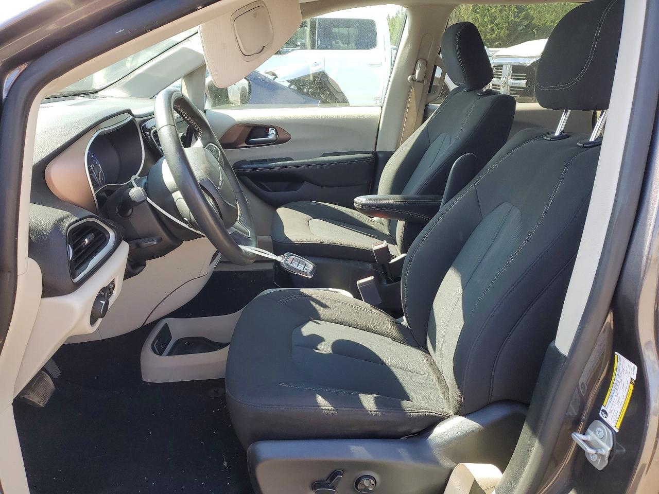 2022 Chrysler Voyager Lx - Фото 7