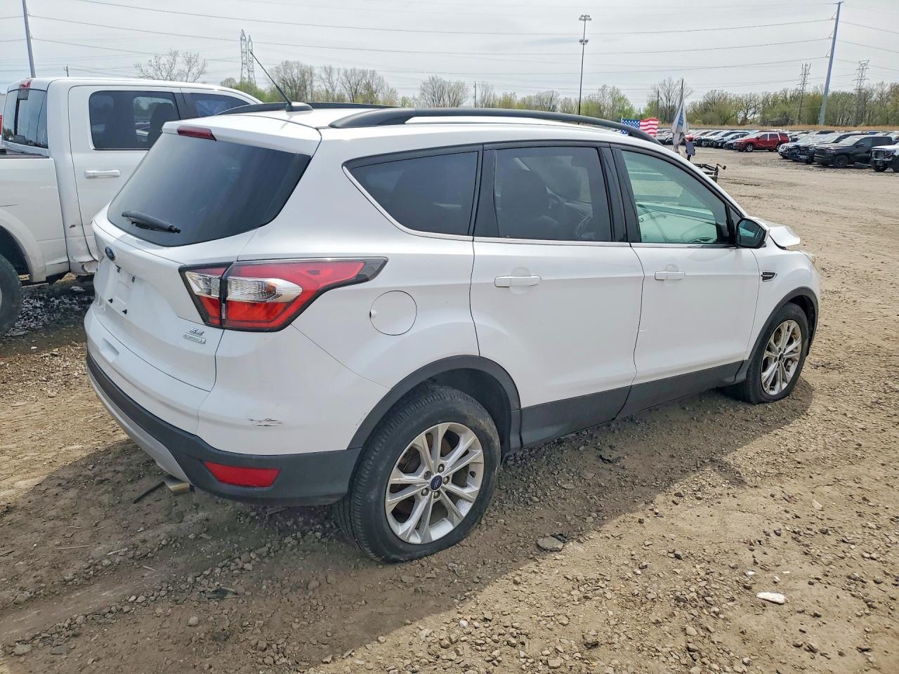 2017 Ford Escape Se - Фото 3