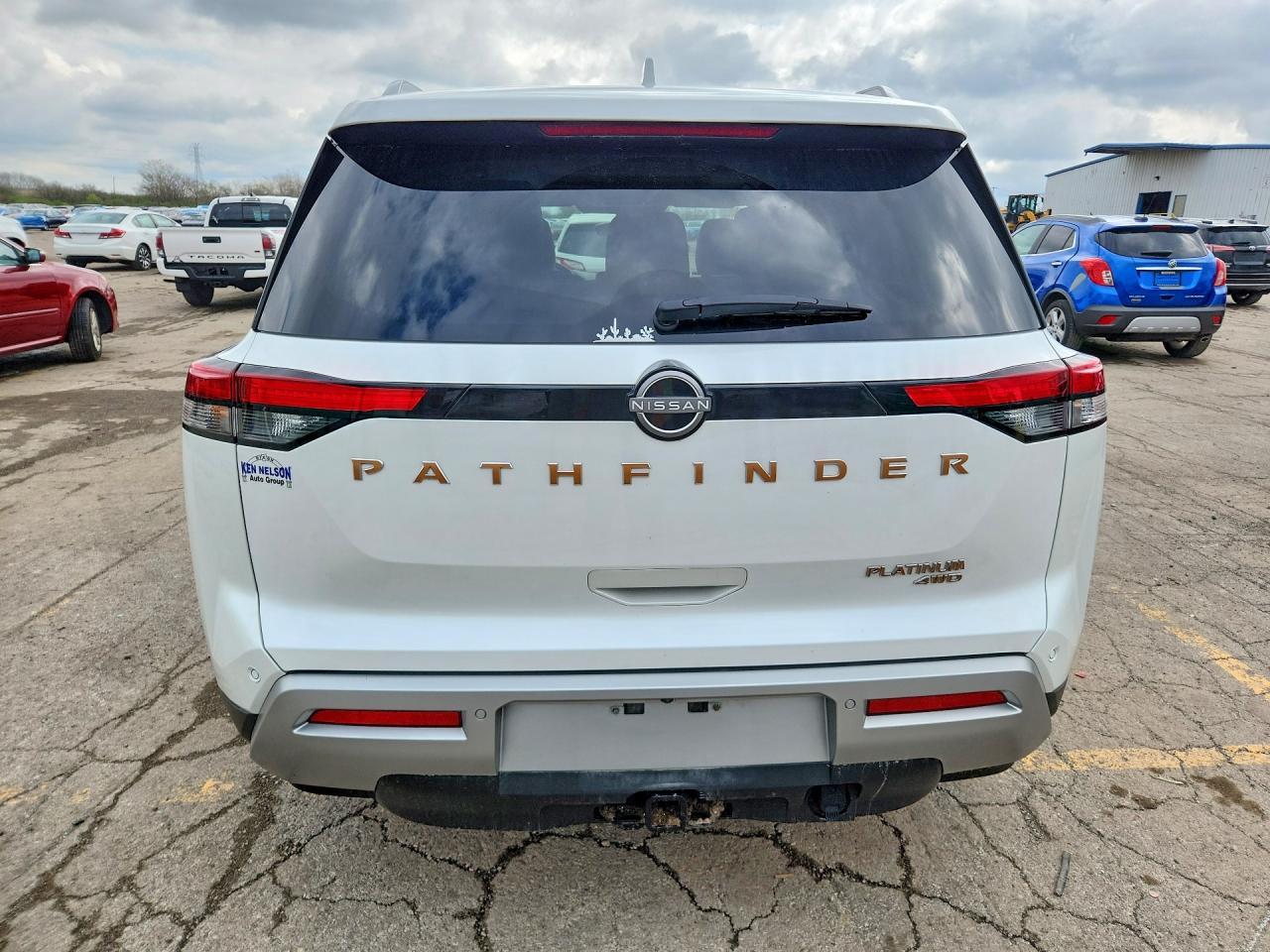 2025 Nissan Pathfinder Platinum - Image 6