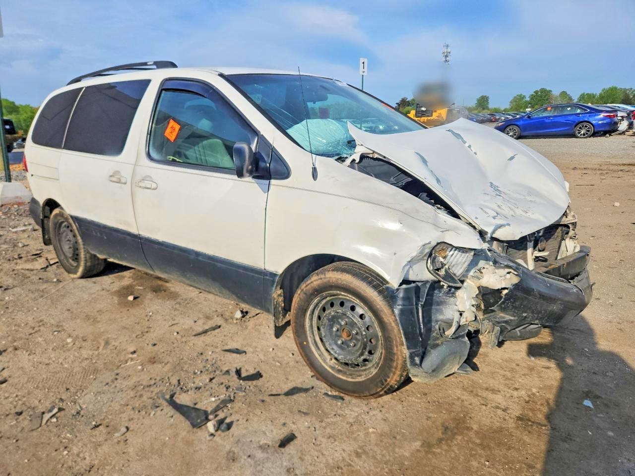 2002 Toyota Sienna Ce - Image 4