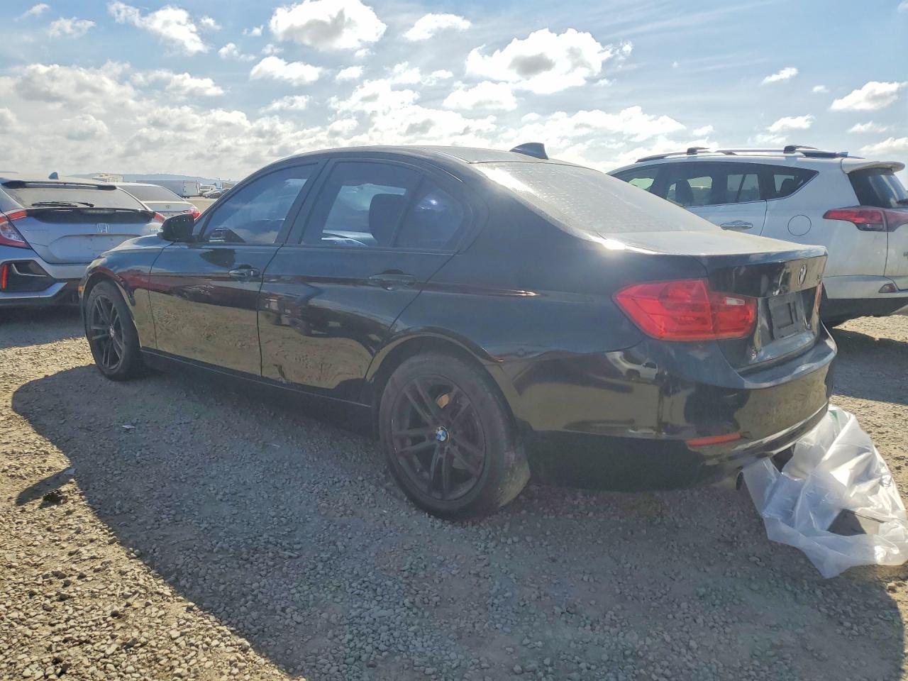 2015 BMW 320I - Фото 2