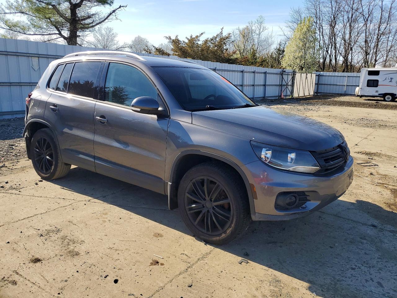 2015 Volkswagen Tiguan S - Image 4