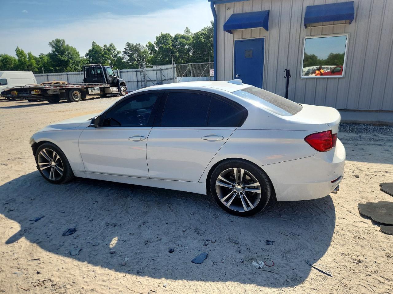 2015 BMW 328 I - Фото 2