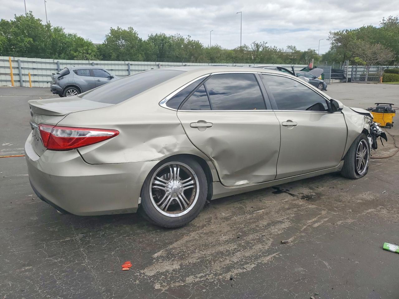 2016 Toyota Camry Se - Image 3