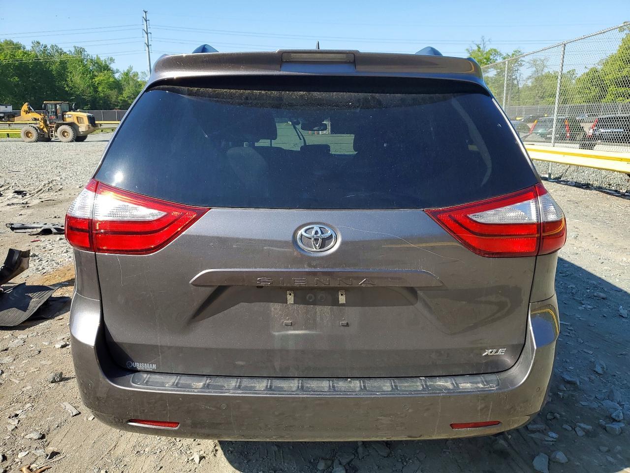 2018 Toyota Sienna Xle 8-Passenger - Image 6