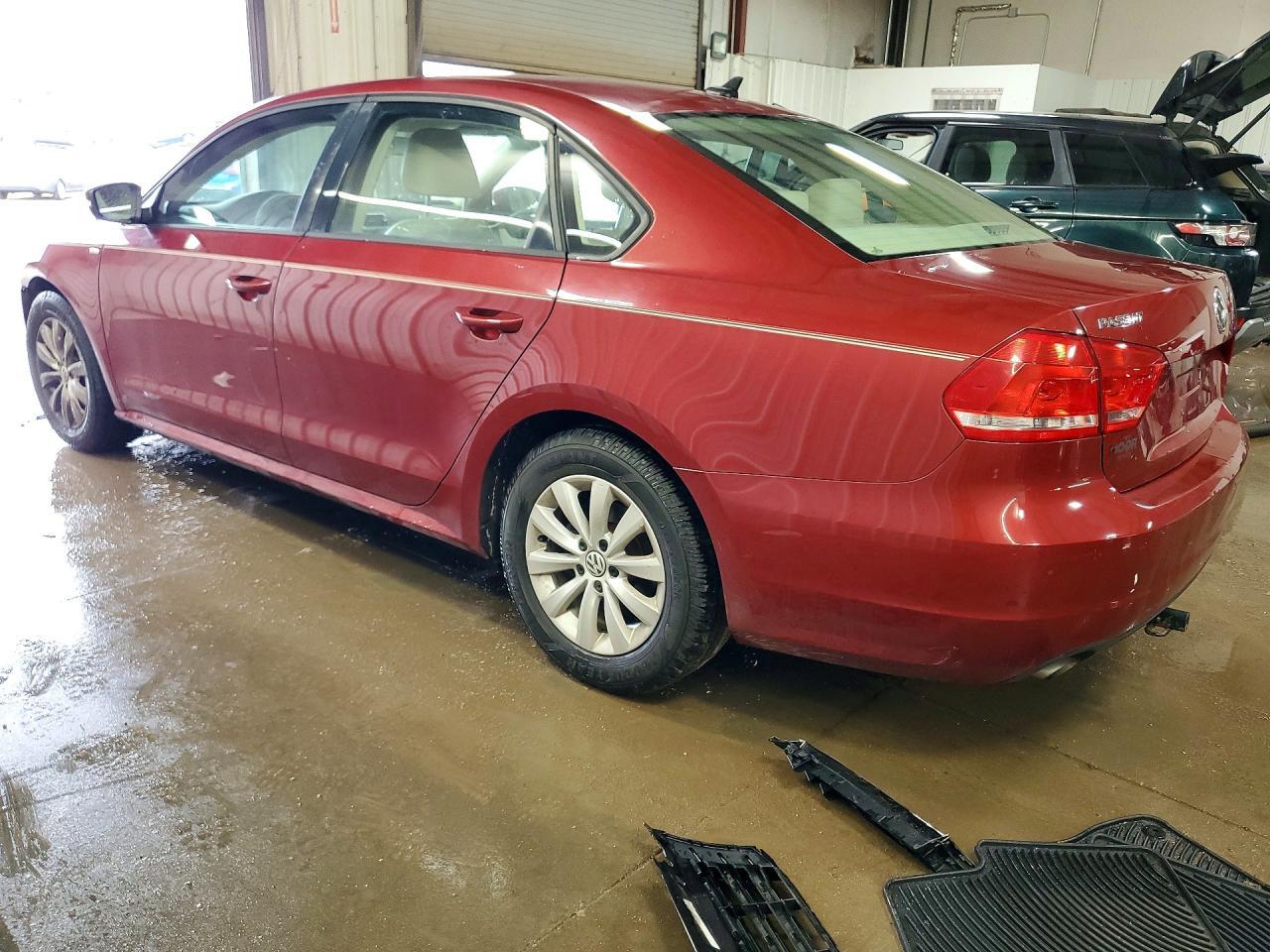 2015 Volkswagen Passat S - Фото 2