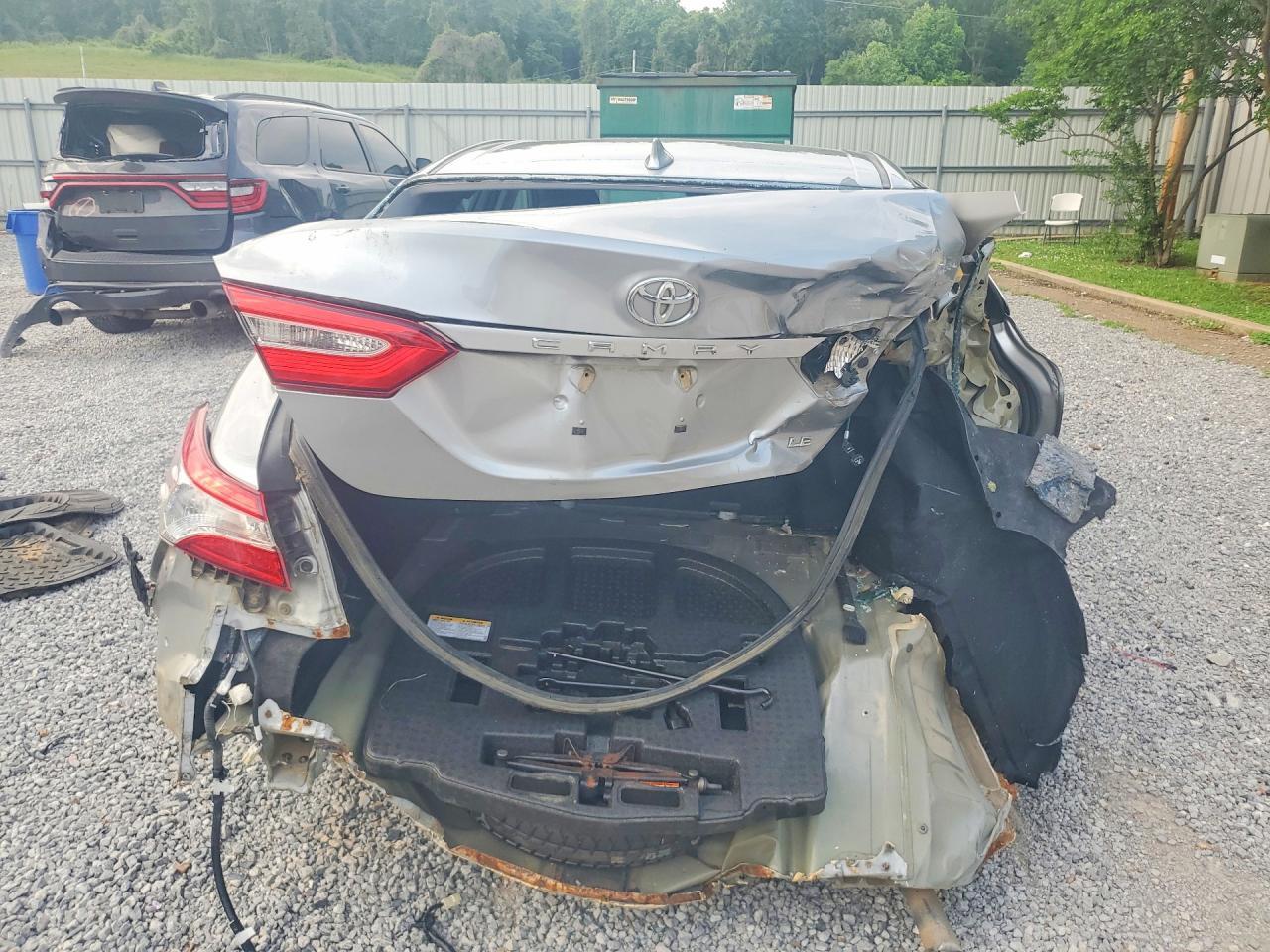2019 Toyota Camry Le - Фото 6