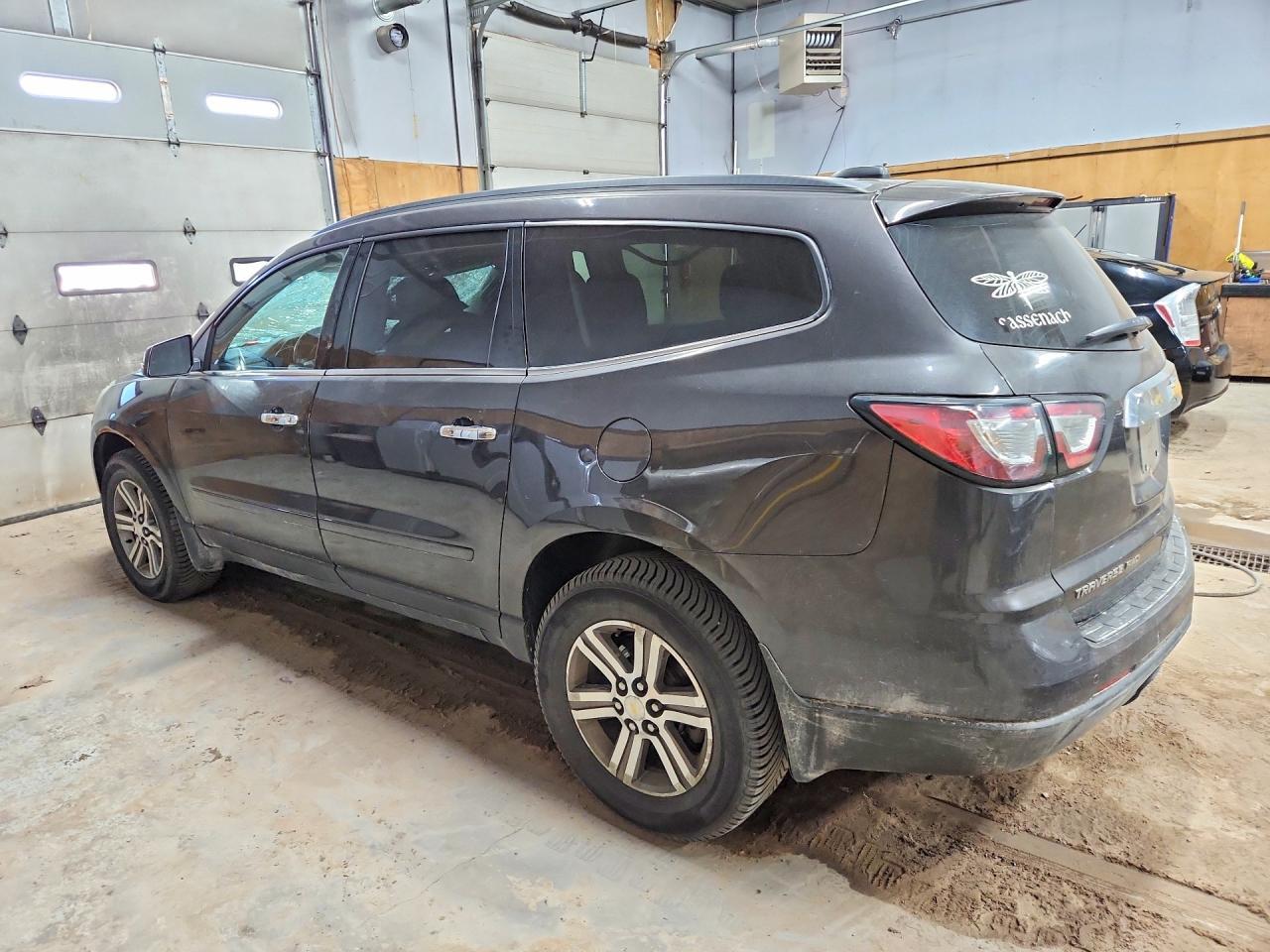 2017 Chevrolet Traverse Lt - Фото 2