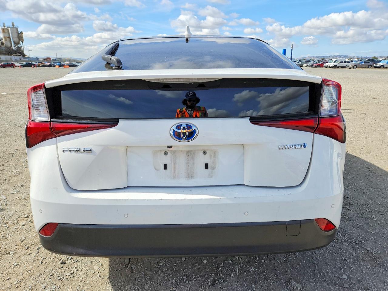 2021 Toyota Prius Le - Фото 6
