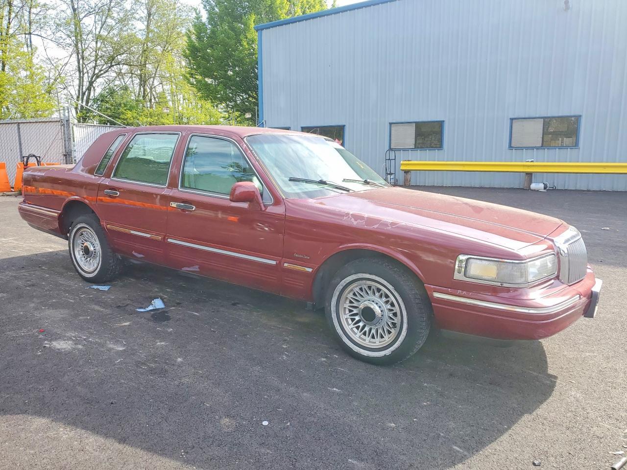 1997 Lincoln Town Car Executive - Image 4