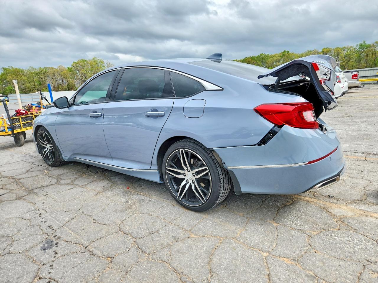 2021 Honda Accord Touring - Фото 2