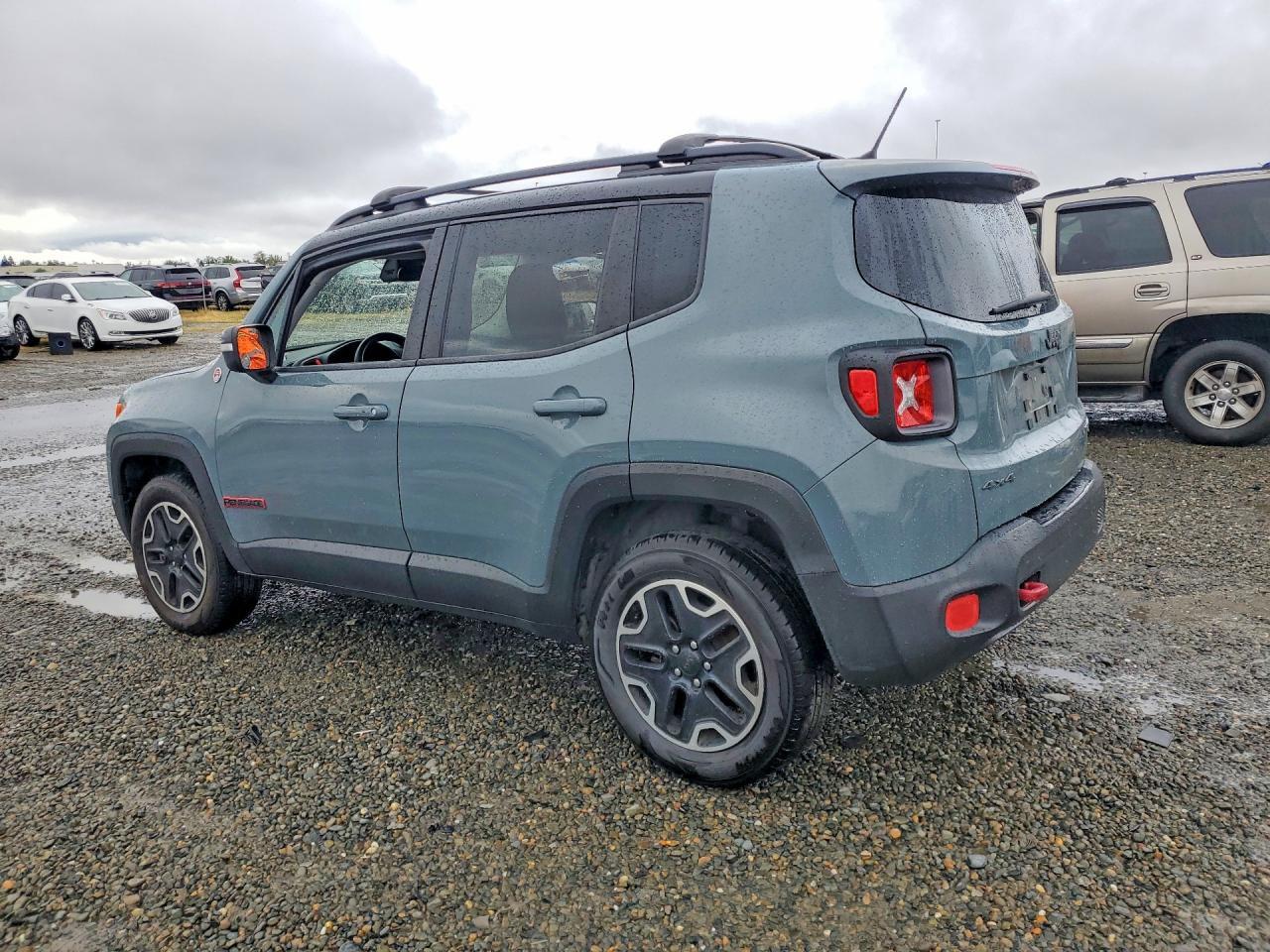 2016 Jeep Renegade Trailhawk - Фото 2