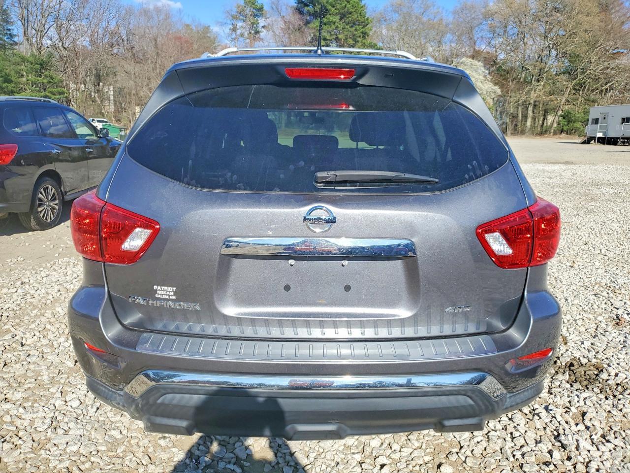2017 Nissan Pathfinder S - Image 6