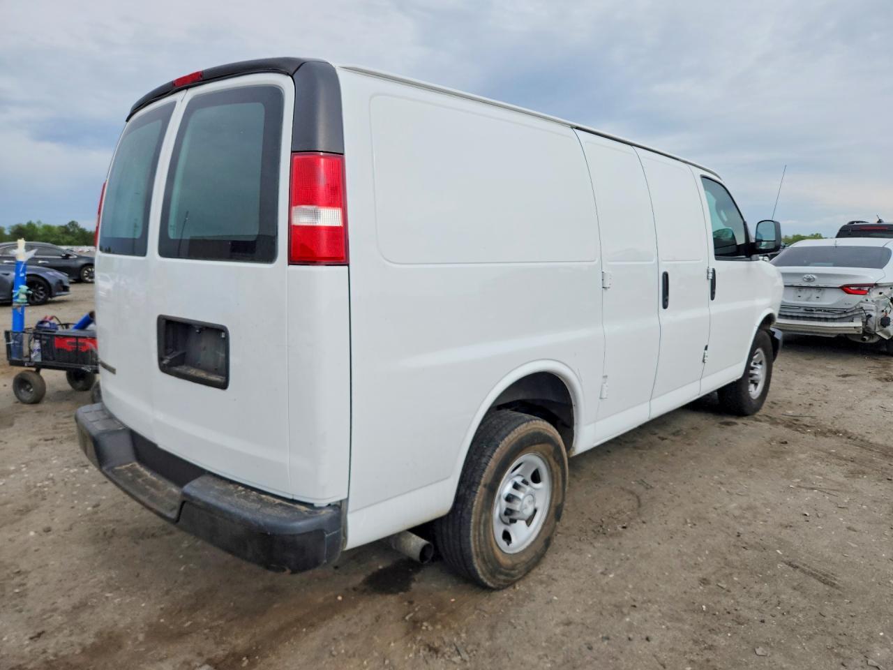 2018 Chevrolet Express 2500 Delivery Van - Фото 3