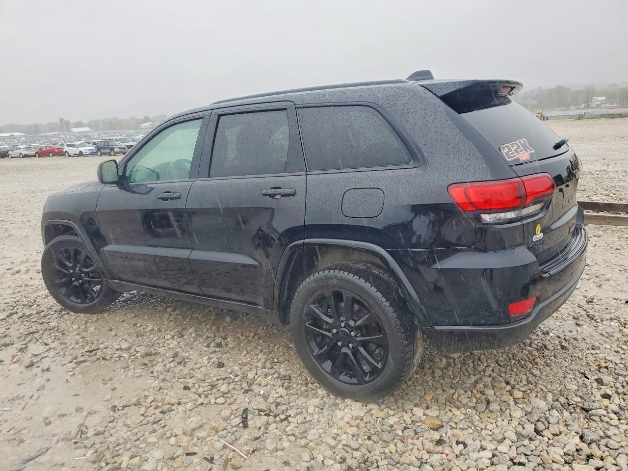 2018 Jeep Grand Cherokee Laredo - Image 2
