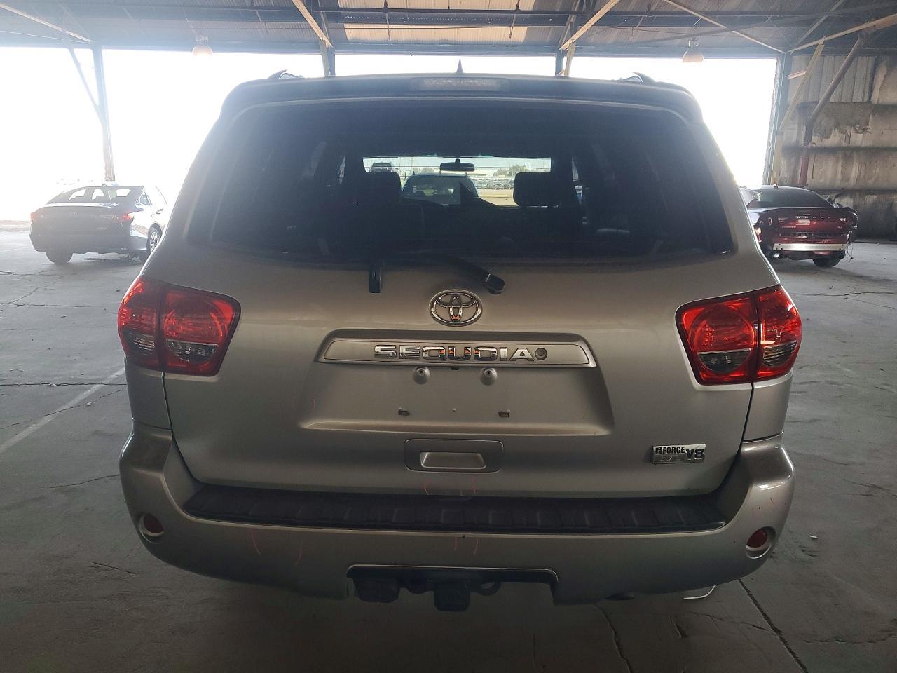 2016 Toyota Sequoia Sr5 - Фото 6