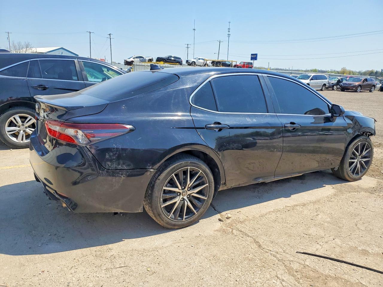 2021 Toyota Camry Se - Фото 3