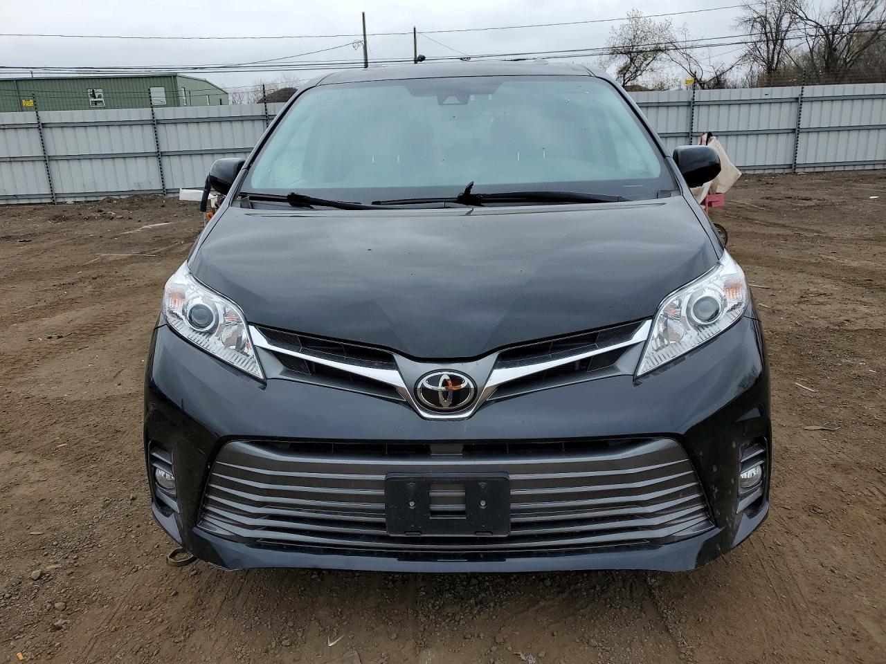 2020 Toyota Sienna Xle 7-Passenger - Image 5