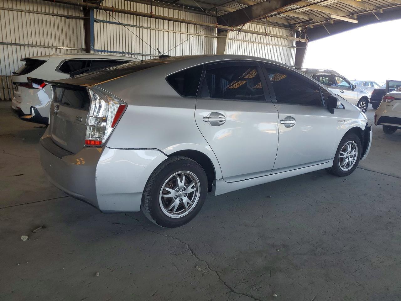 2010 Toyota Prius Iii - Фото 3