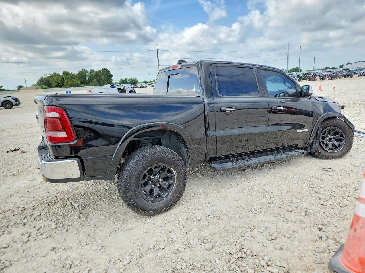 2019 Dodge 1500 Laramie - Фото 3