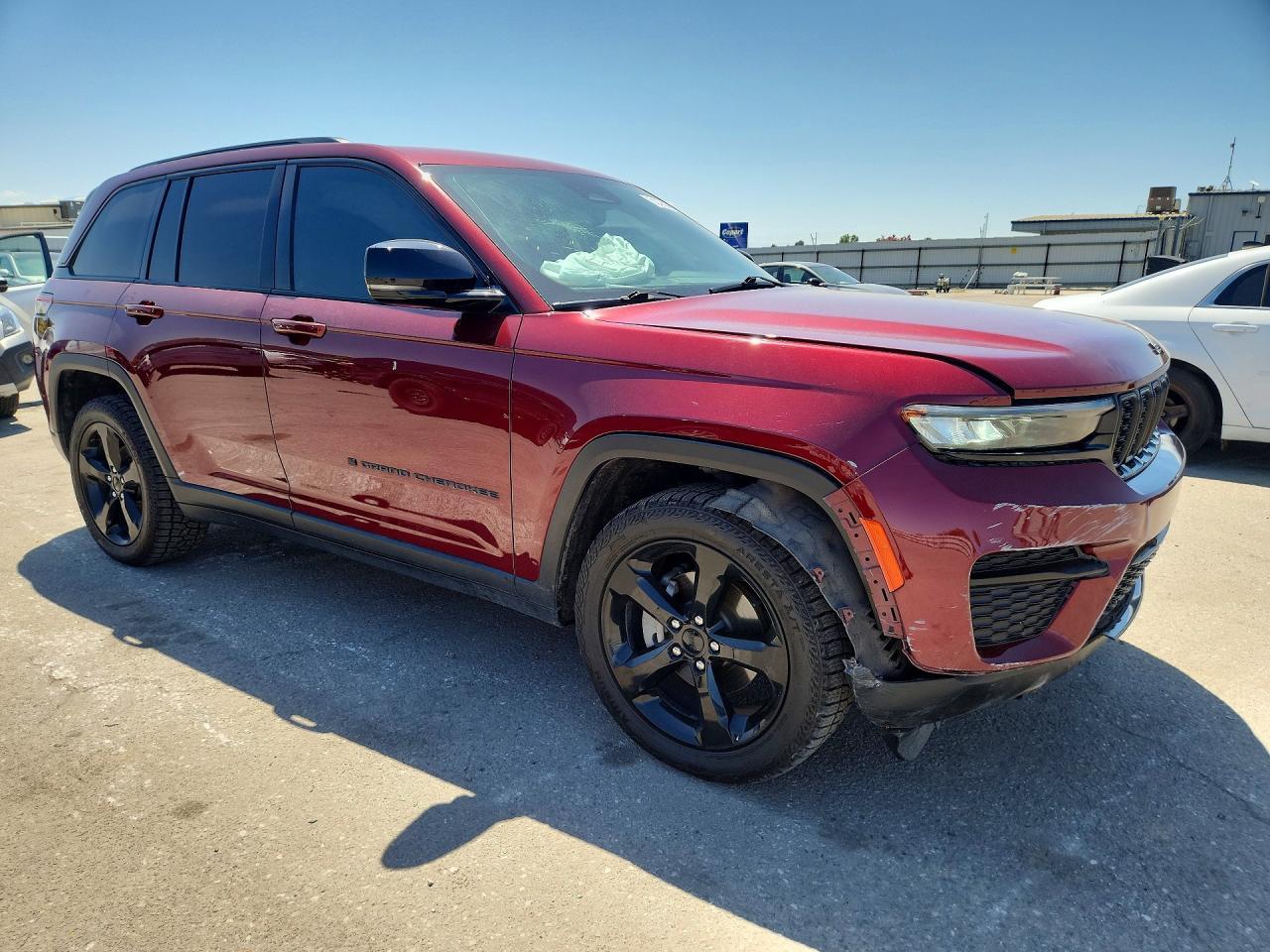 2023 Jeep Grand Cherokee Laredo - Image 4