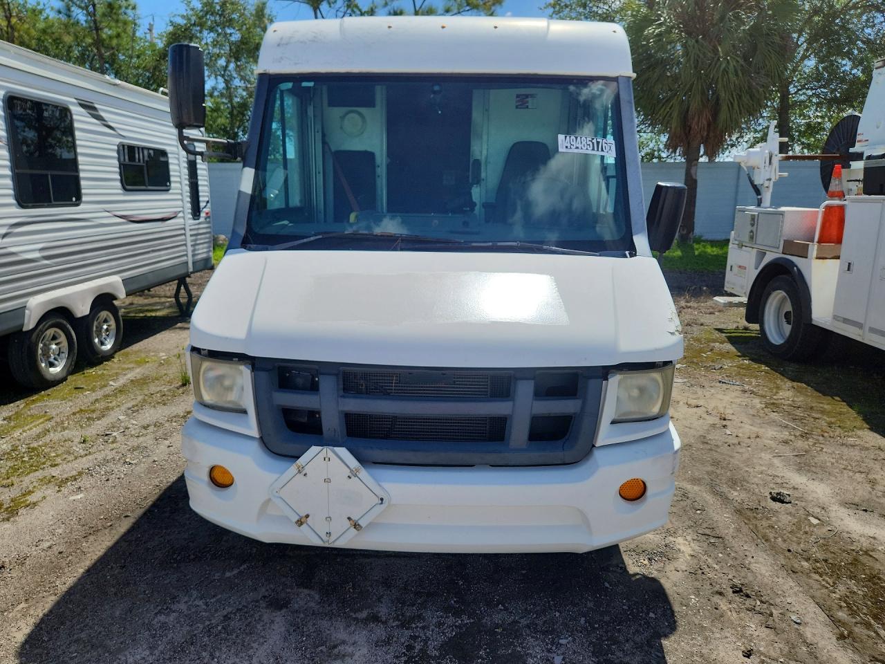 2013 Isuzu Npr Delivery Truck - Image 5