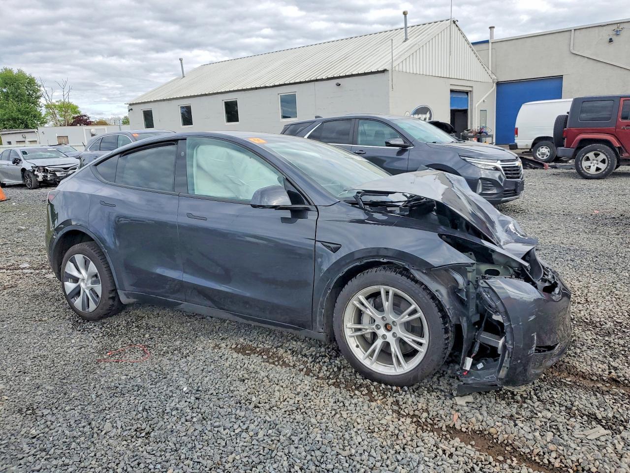 2024 Tesla Model Y - Фото 4