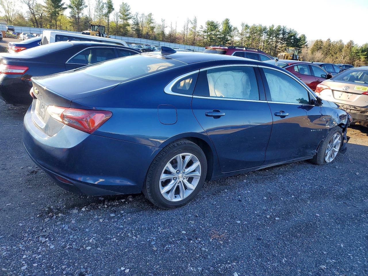 2022 Chevrolet Malibu Lt - Фото 3