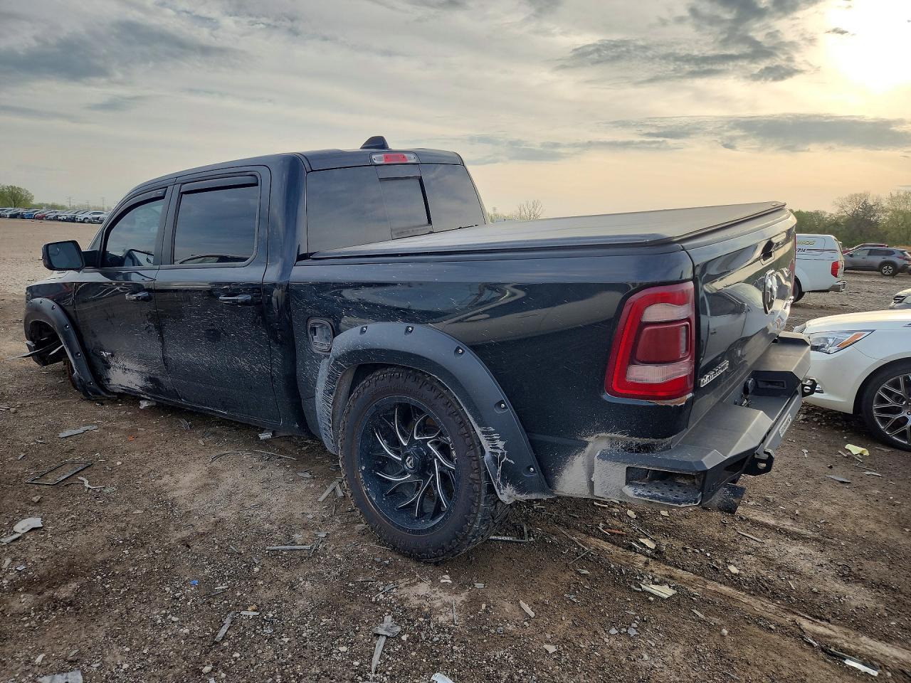 2019 Ram 1500 Laramie - Фото 2