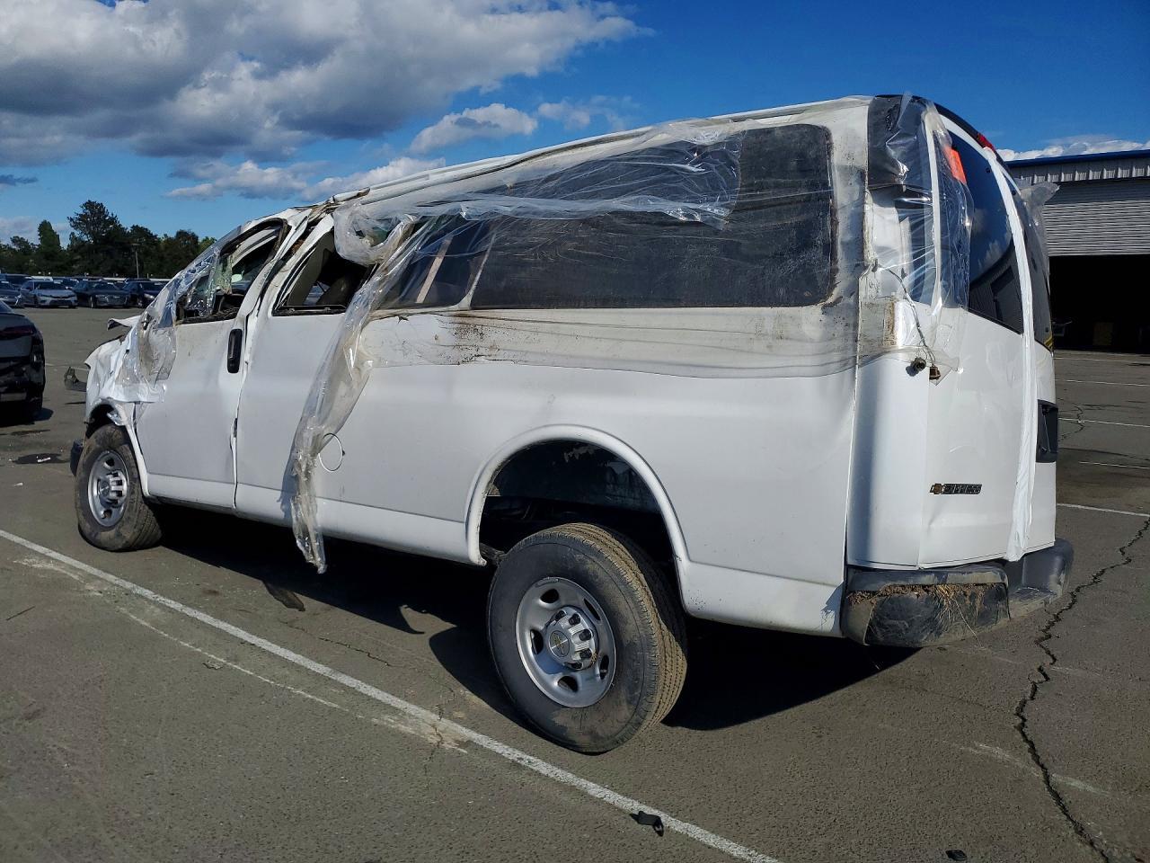 2025 Chevrolet Express G2500 Ls Passenger Van - Фото 2