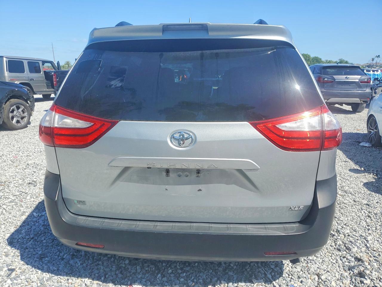 2019 Toyota Sienna Xle 8-Passenger - Image 6