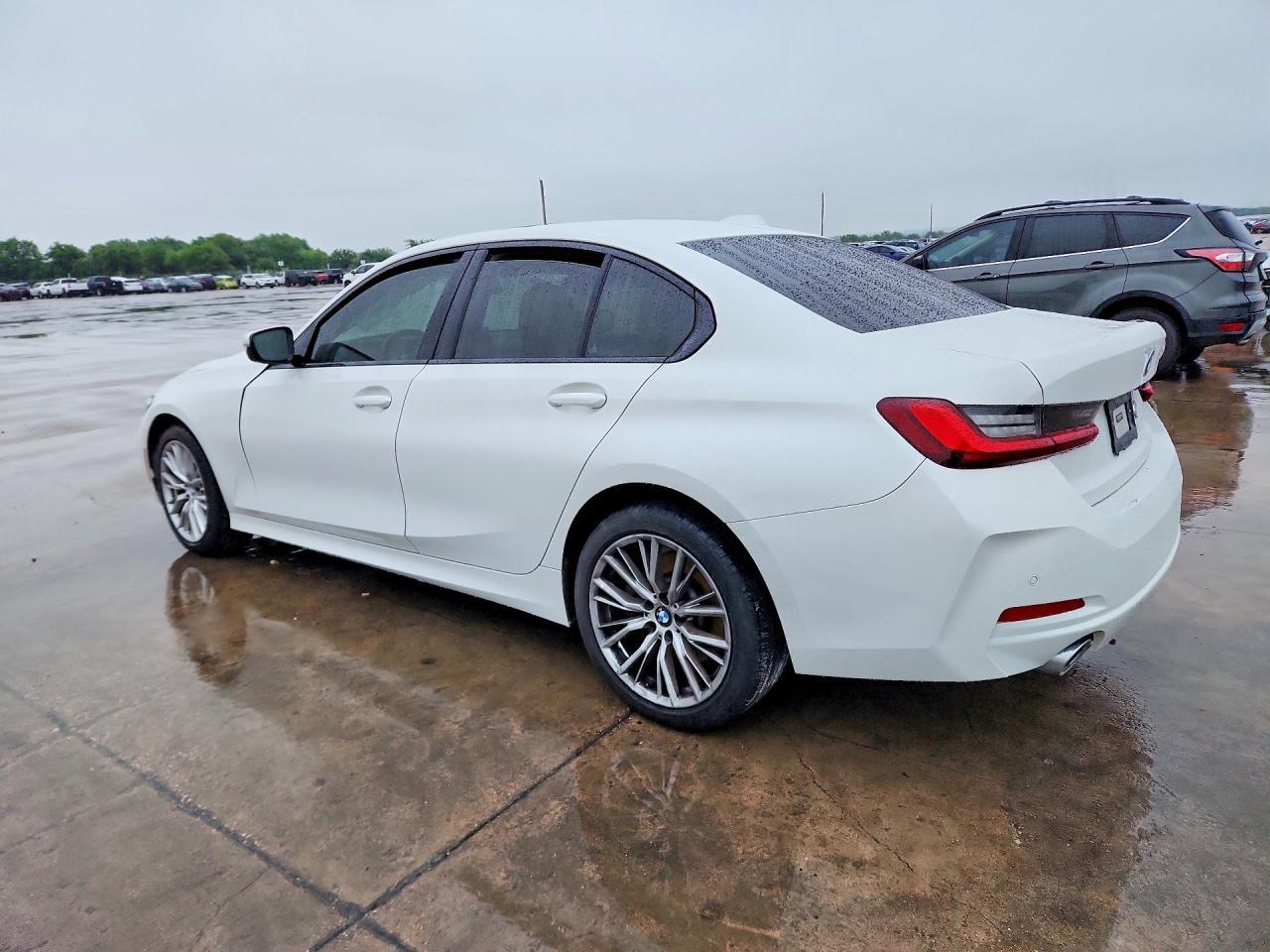 2023 BMW 330I - Фото 2
