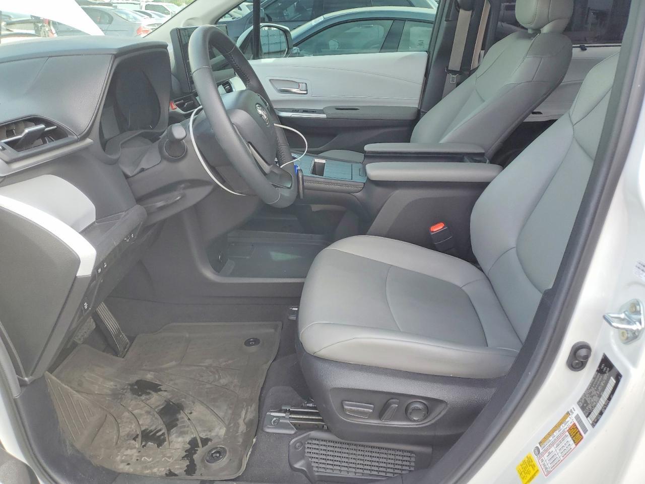 2025 Toyota Sienna Xle 7-Passenger - Image 7