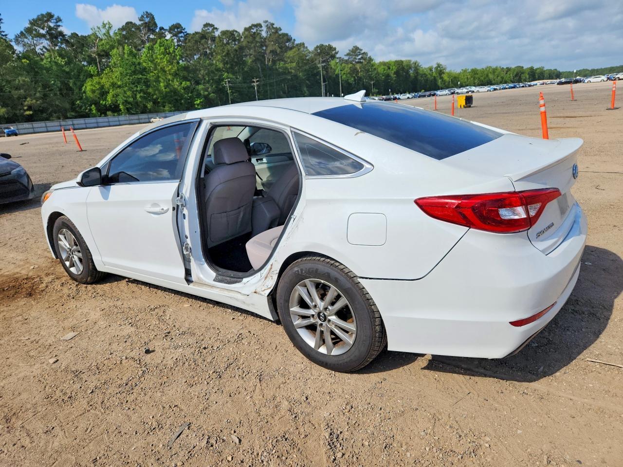 2017 Hyundai Sonata Se - Image 2