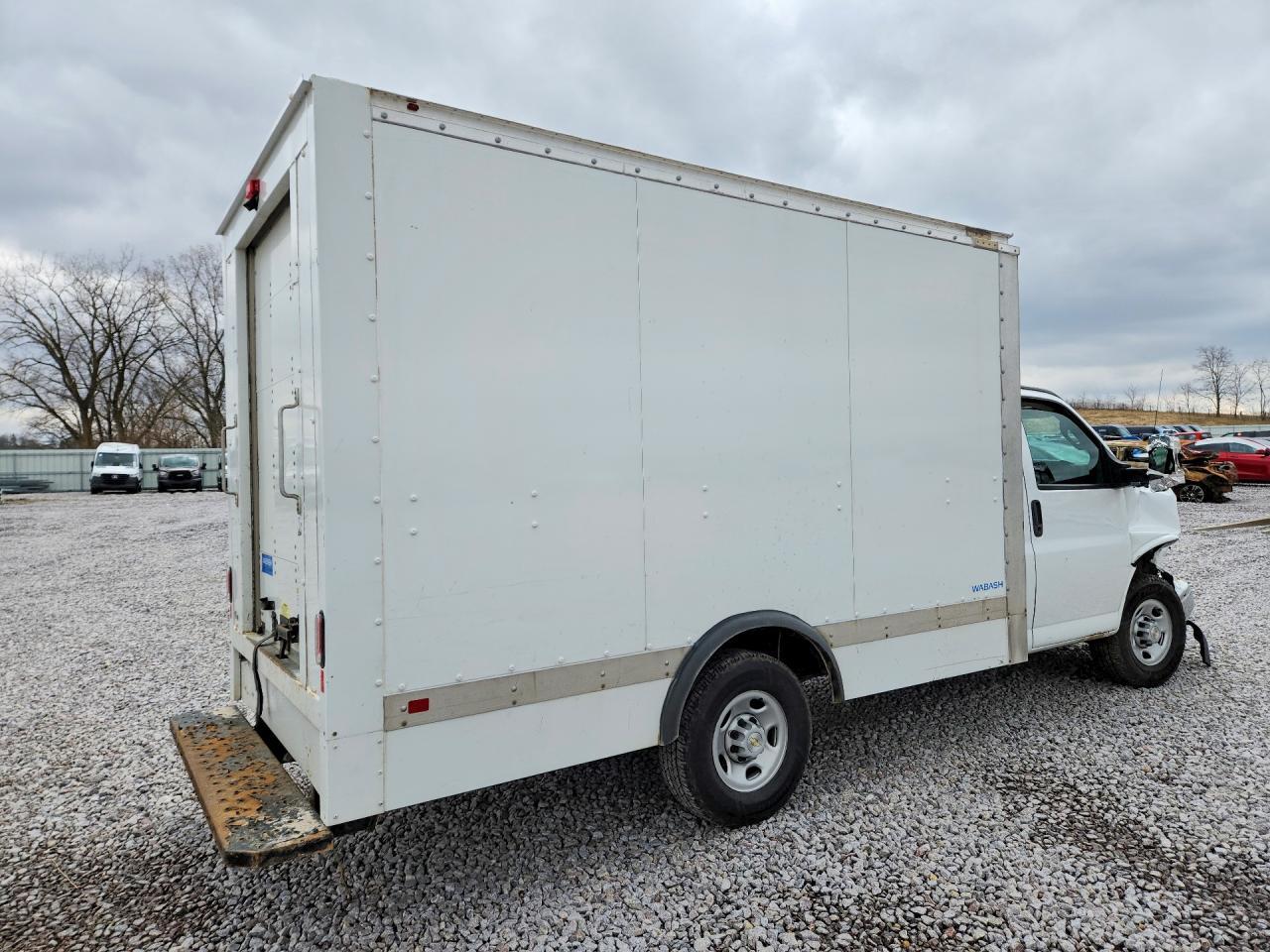 2023 Chevrolet Express Box Truck - Фото 3