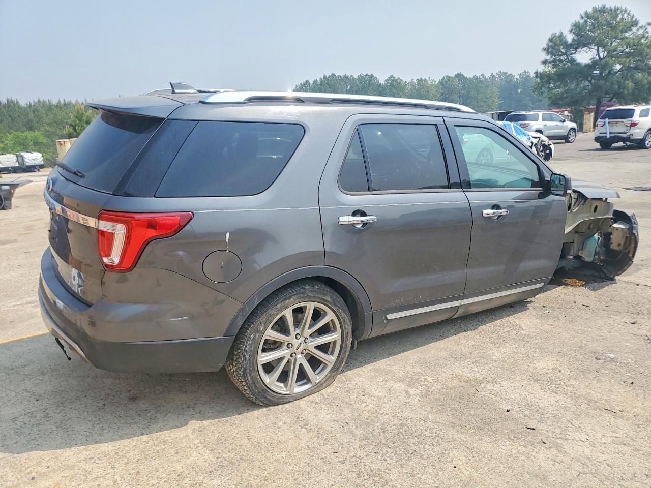 2017 Ford Explorer Limited - Image 3