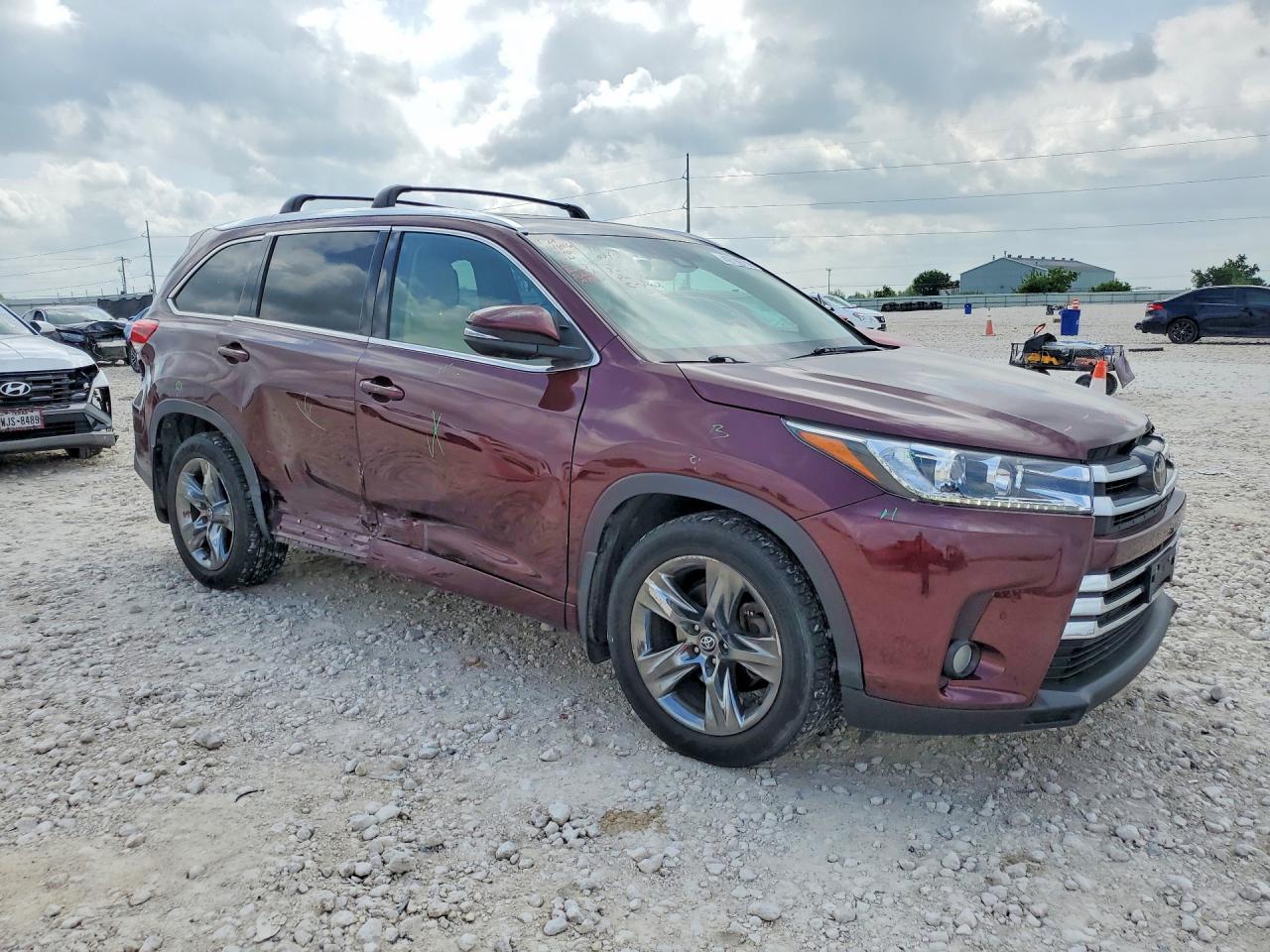 2017 Toyota Highlander Limited Platinum - Image 4