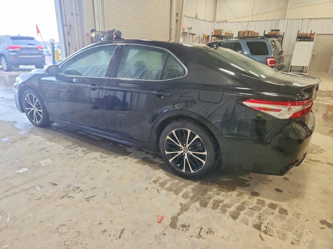 2020 Toyota Camry Se - Image 2