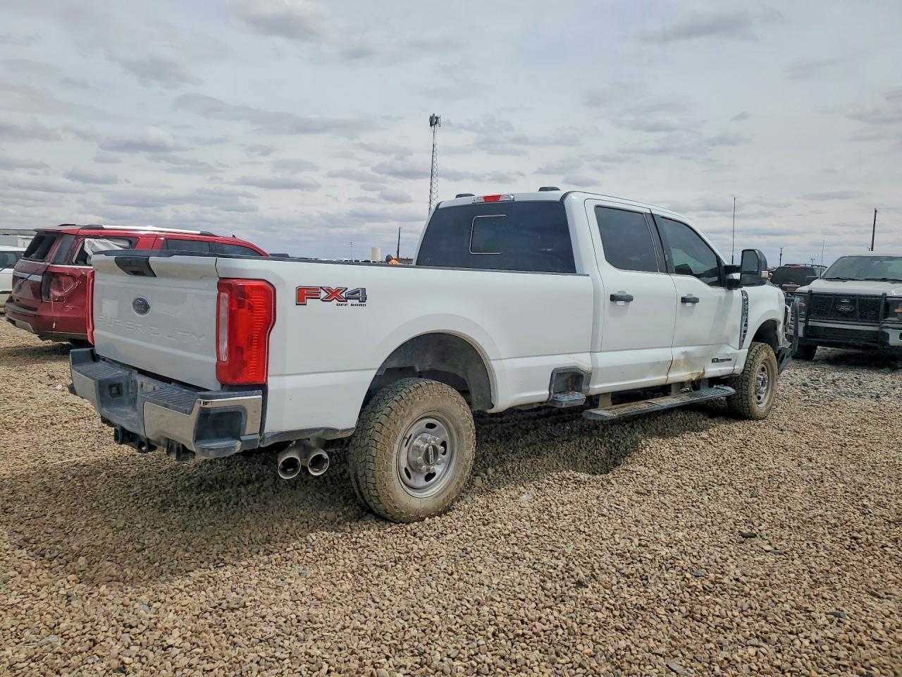 2025 Ford F250 Super Duty - Image 3