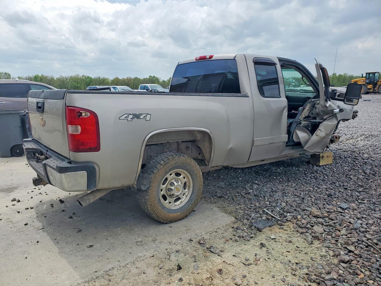2007 Chevrolet Silverado K2500 Heavy Duty - Image 3