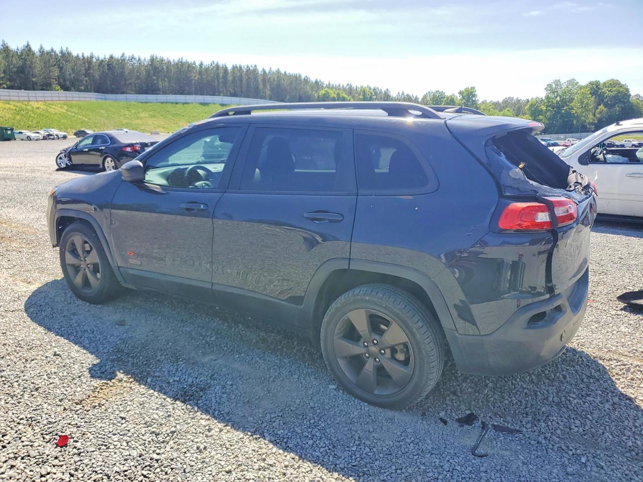 2017 Jeep Cherokee Latitude - Image 2