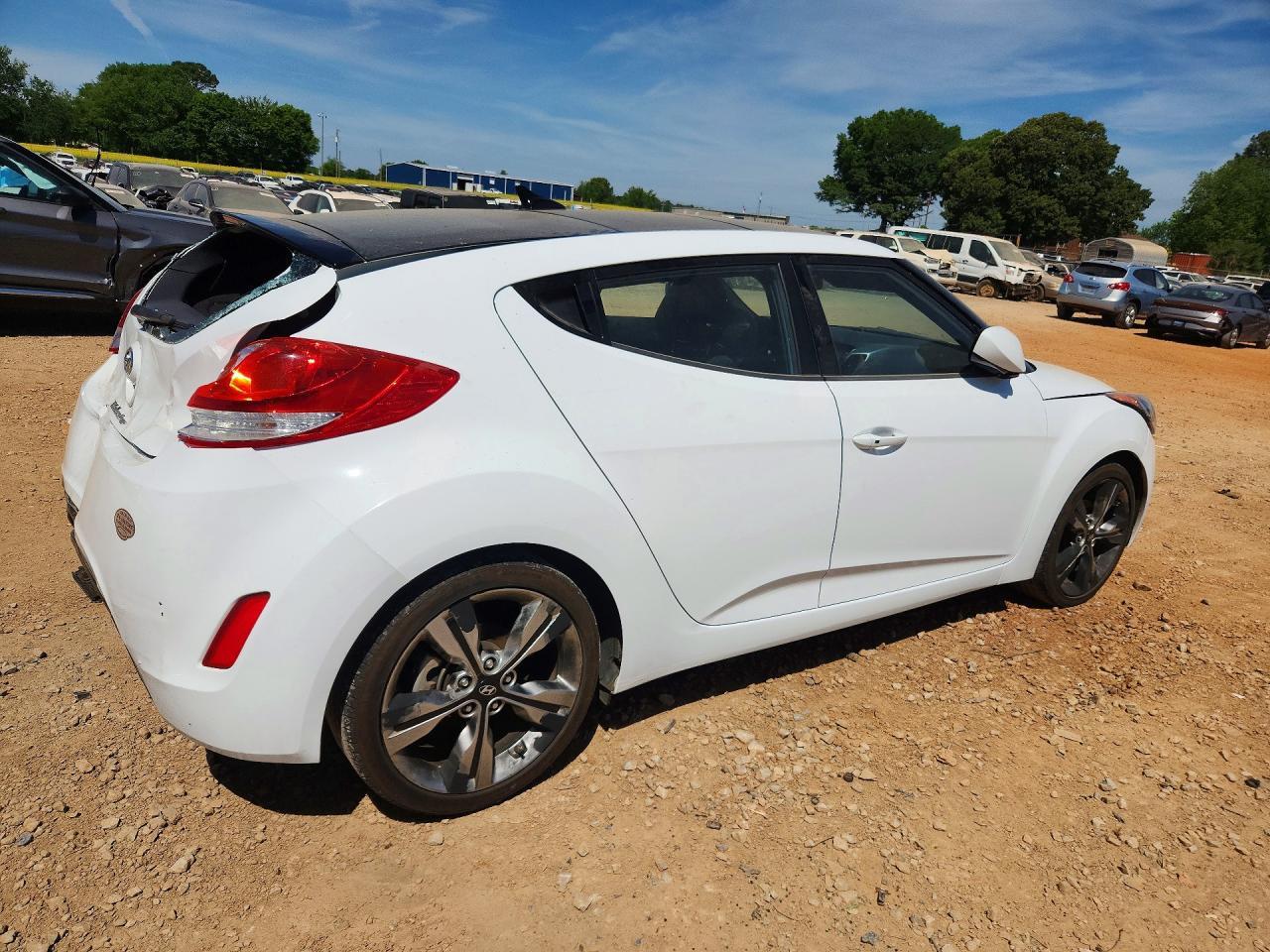 2017 Hyundai Veloster Value Edition - Фото 3
