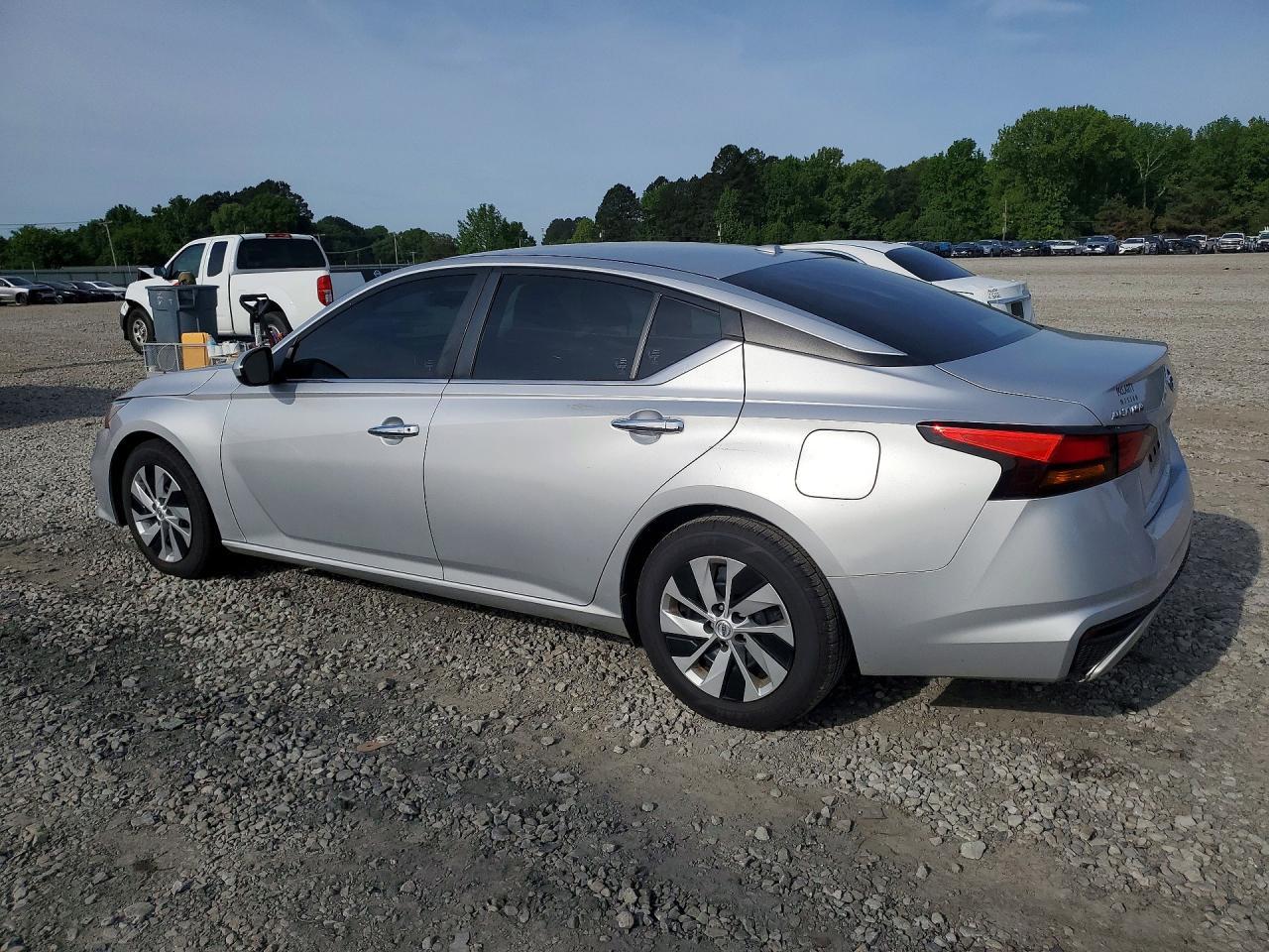 2020 Nissan Altima S - Image 2