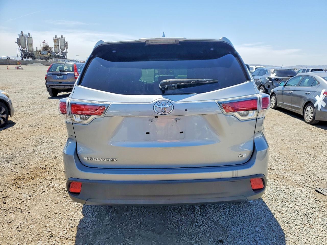 2016 Toyota Highlander Le Plus - Image 6