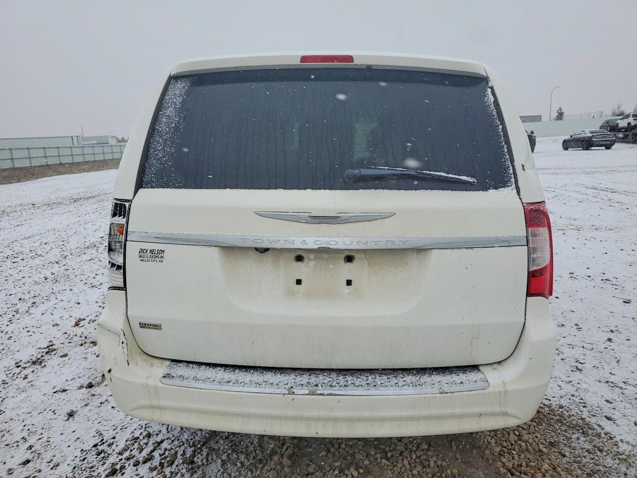 2013 Chrysler Town & Country Touring - Фото 6