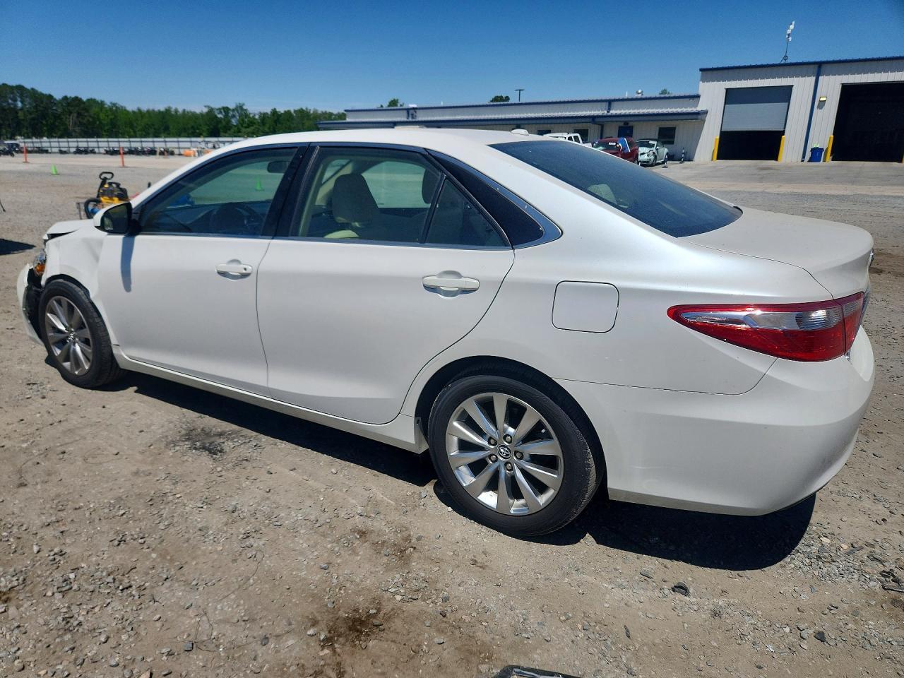 2015 Toyota Camry Xle - Image 2