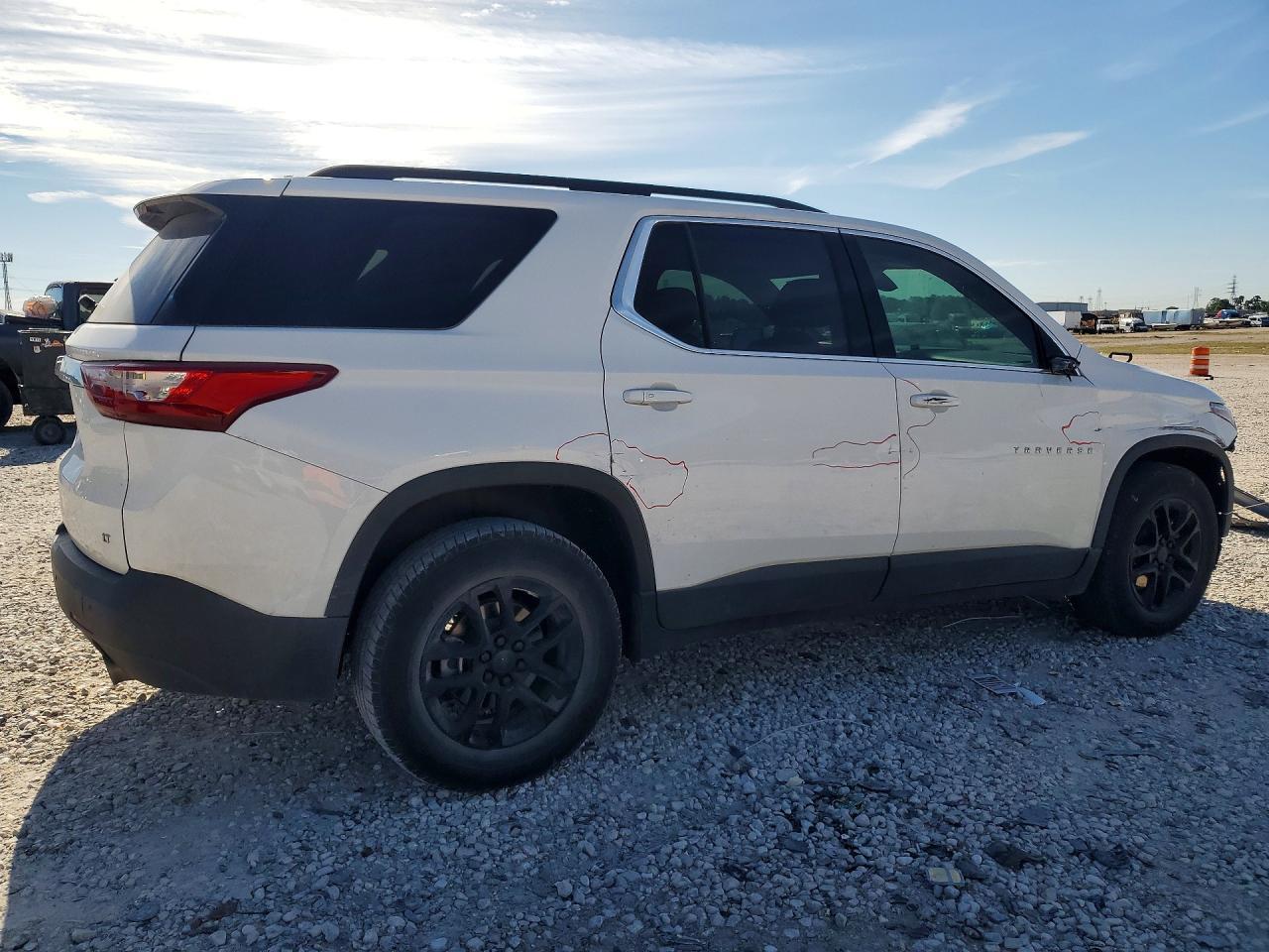 2020 Chevrolet Traverse Lt - Image 3