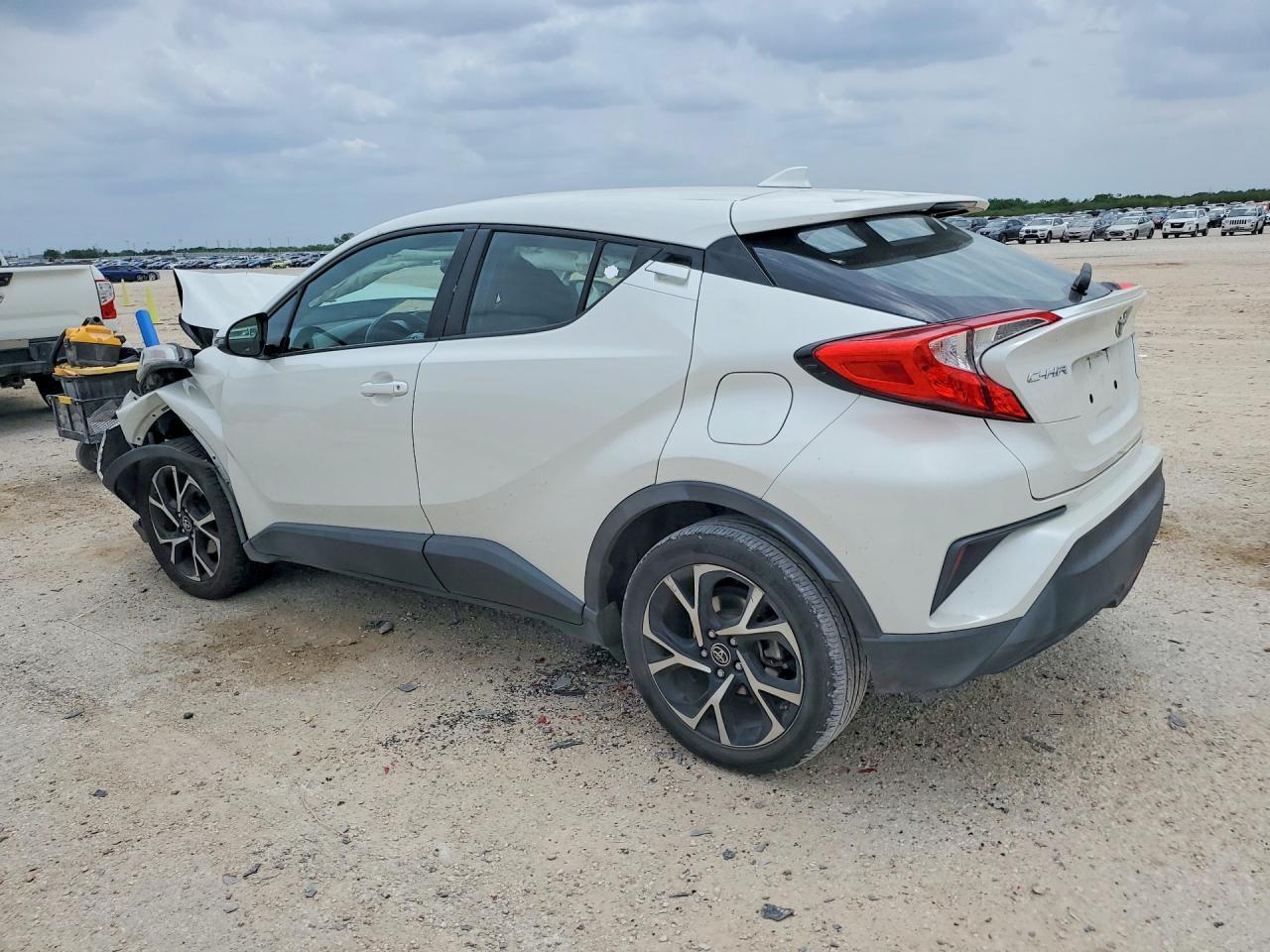 2018 Toyota C-Hr Xle Premium - Image 2