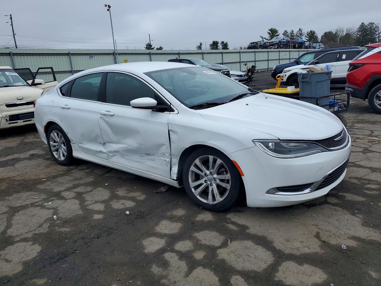 2015 Chrysler 200 Limited - Фото 4